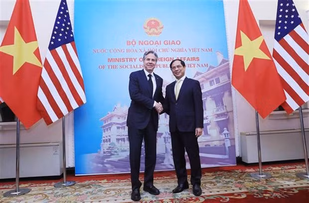 Minister of Foreign Affairs Bui Thanh Son (R) and US Secretary of State Antony Blinken (Photo: VNA)