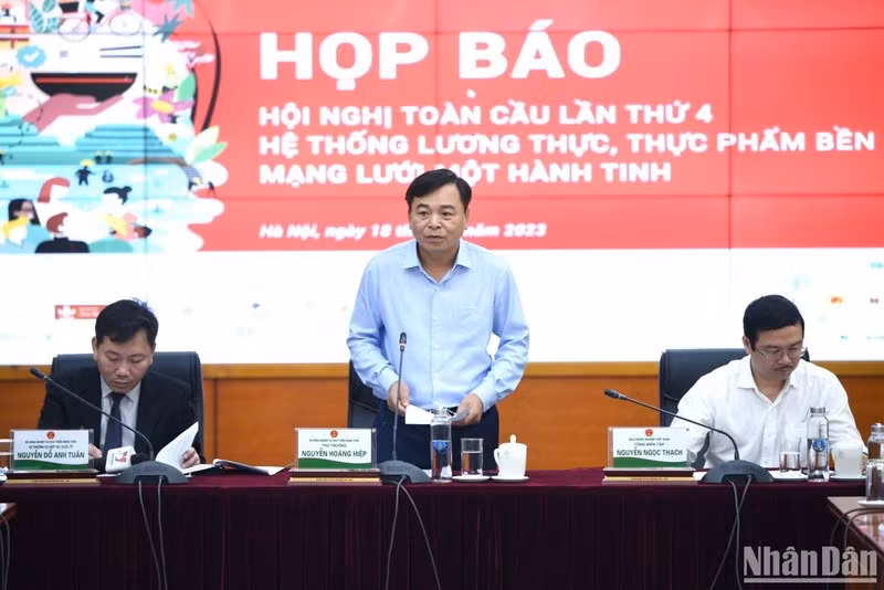 At the press conference. (Photo:nhandan.vn)