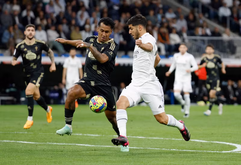 Celta Vigo's Renato Tapia in action with Real Madrid's Marco Asensio - LaLiga - Real Madrid v Celta Vigo - Santiago Bernabeu, Madrid, Spain - April 22, 2023. (Photo: Reuters)