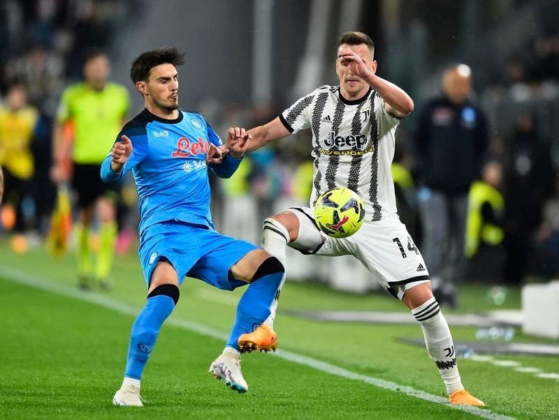 Juventus' Arkadiusz Milik in action with Napoli's Eljif Elmas - Serie A - Juventus v Napoli - Allianz Stadium, Turin, Italy - April 23, 2023. (Photo: Reuters)