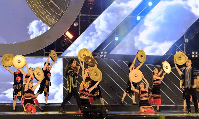 A performance with Central Highlands identity at the opening ceremony.