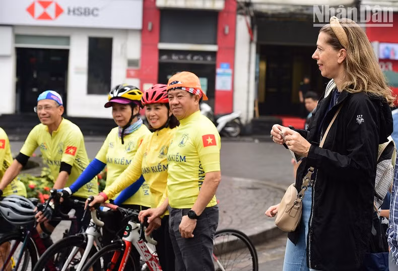 The racers are enthusiastically cheered on by international tourists and bike lovers.