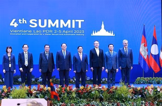 PM Pham Minh Chinh (4th from right) and other delegates at the summit (Photo: VNA)