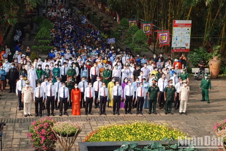 The incense offering ceremony at the Hung Kings Memorial Site in the National Historical and Cultural Park in Thu Duc City.