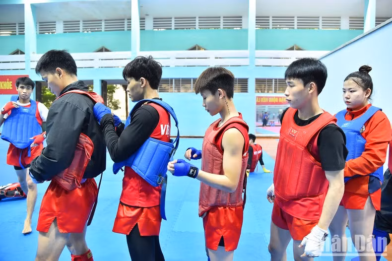 Among the summoned athletes, there are many notable faces such as Nguyen Thi Tuyet Mai (An Giang), Tran Vo Song Thuong (Binh Dinh), Nguyen Thi Thanh Tuyen (Binh Dinh), Ngo Duc Manh (Binh Dinh (People's Police team), Huynh Van Cuong (Da Nang), and Dang Van Thang (Ho Chi Minh City).