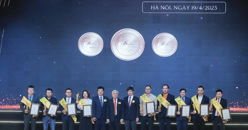 At the Sao Khue Award 2025 ceremony in Hanoi on April 19 (Photo: VNA)