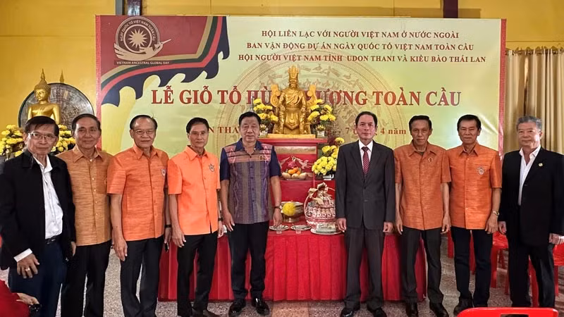 Delegates attending the ceremony to observe the commemorative anniversary of the Hung Kings.
