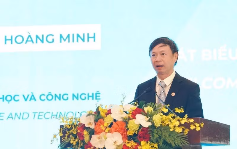 Deputy Minister of Science and Technology Hoang Minh speaks at the policy dialogue on encouraging investment, business, and promoting entrepreneurship in the field of green transition and sustainable development. (Photo: baochinhphu.vn)