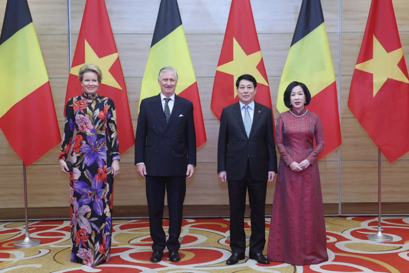 President Luong Cuong and his spouse and King Philippe and Queen Mathilde of Belgium at the state banquet. (Photo: VNA)