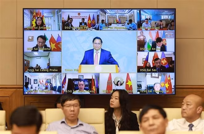 Prime Minister Pham Minh Chinh chairs the hybrid conference on April 7. (Photo: VNA) Prime Minister Pham Minh Chinh chairs the hybrid conference on April 7. (Photo: VNA)