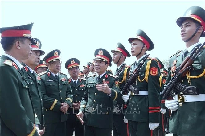 General Nguyen Tan Cuong, Chief of the General Staff of the Vietnam People's Army and Deputy Minister of National Defence, inspects the training. (Photo: VNA)