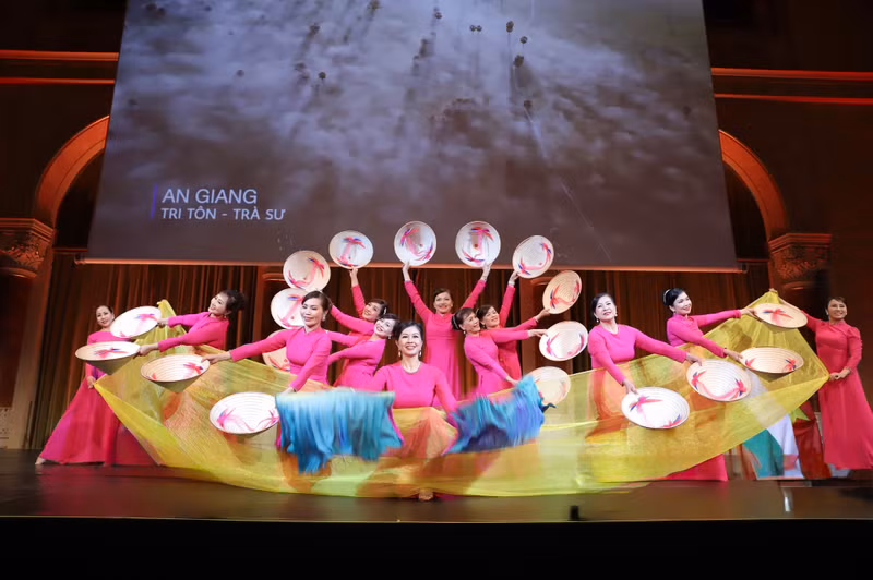An art performance at the ceremony