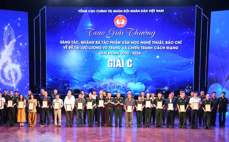 Authors and groups of authors receiving the C prize.