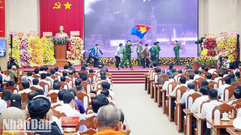 An art performance celebrating the 50th anniversary of the Liberation of the South and National Reunification.