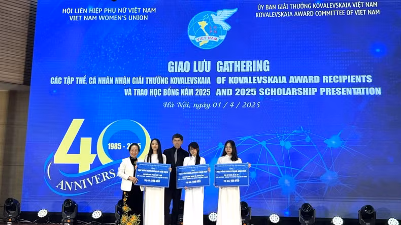 The 2025 Kovalevskaia Scholarship presented to female students.