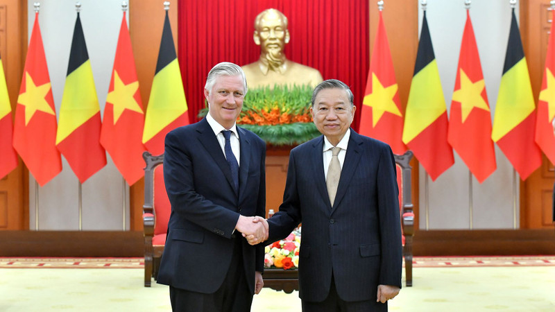 Party leader To Lam (R) and Belgian King Philippe (Photo: NDO)