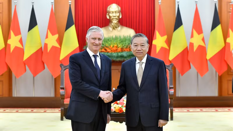 Party leader To Lam (R) and Belgian King Philippe (Photo: NDO)