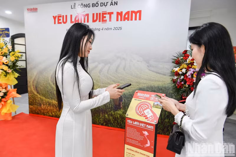 After more than four months of implementation, there have been tens of thousands of successful check-ins, sharing tourists' photos at NFC chip-integrated boards across the country.