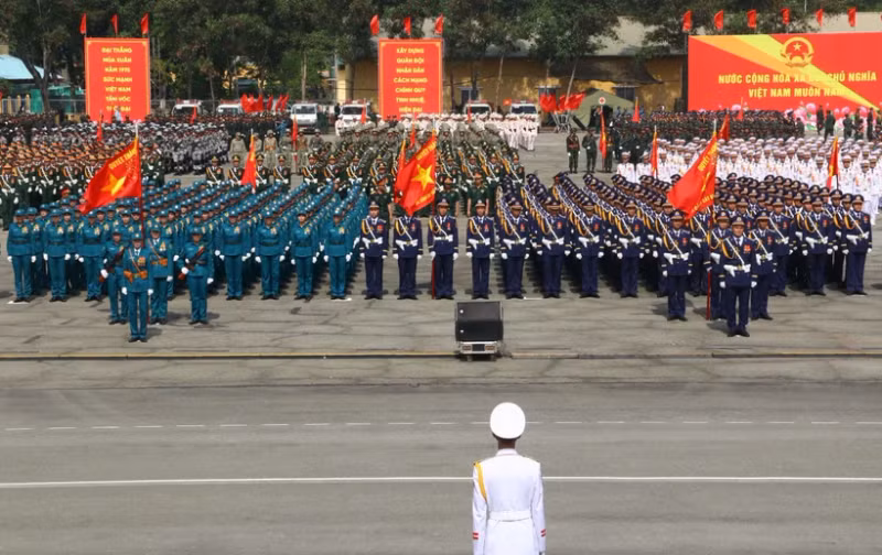 The rehearsal brings together more than 10,000 participants of the armed forces. (Photo: VNA)