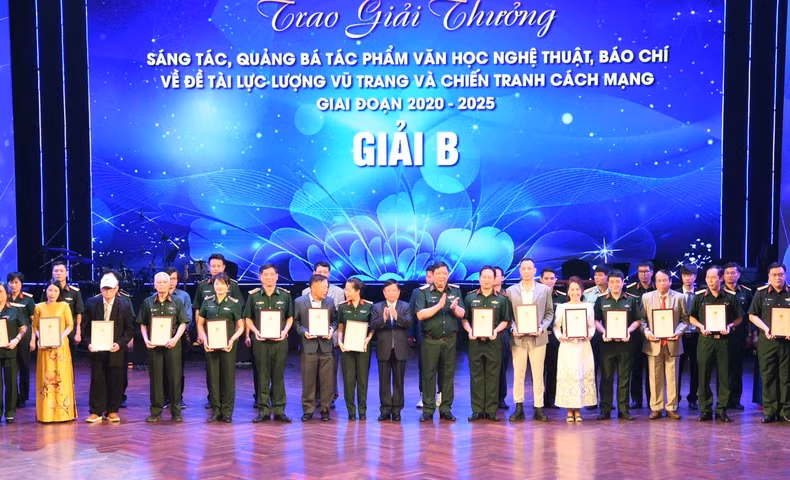 Authors and groups of authors who won the B prize.