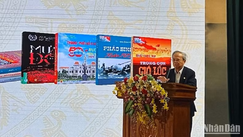 Professor Dr. Dinh Xuan Dung introduces the book The Thirty-Year Battle.