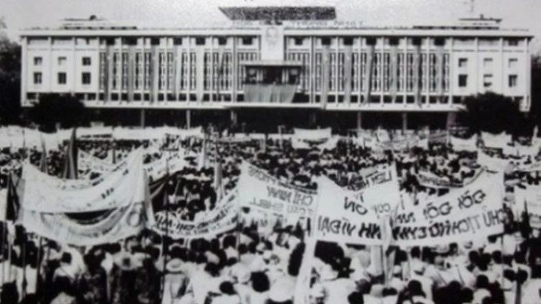 People celebrate the day of victory. (File photo)