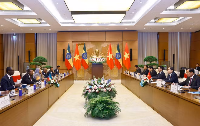 A view of the meeting between NA Chaiman Tran Thanh Man and Prime Minister of Ethiopia Abiy Ahmed Ali in Hanoi on April 16. (Photo: VNA)