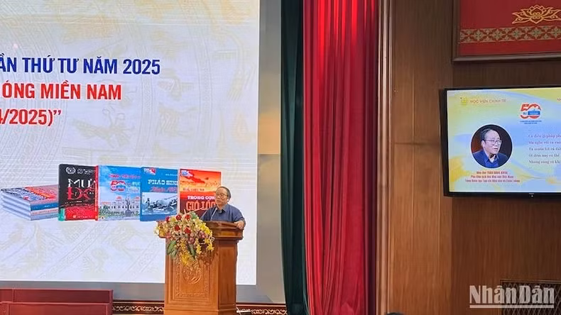 Poet Tran Dang Khoa speaks on the culture of reading and the image of the soldier in Vietnamese poetry.