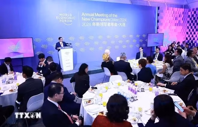 Prime Minister Pham Minh Chinh addresses the dialogue (Photo: VNA)