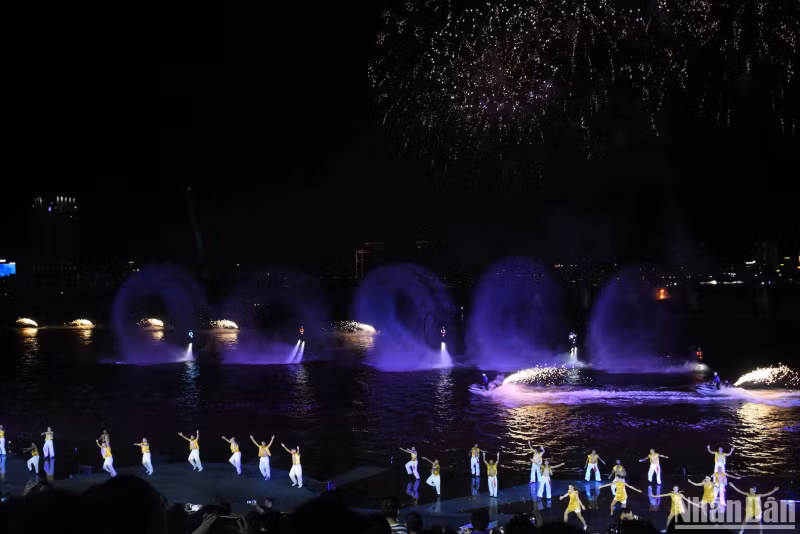 “Symphony of River - Symphony by the river”. (Photo: ANH DAO)