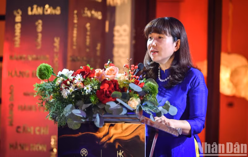 Director of the Hanoi Department of Tourism spoke at the opening ceremony.