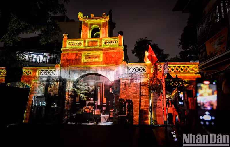 [In Pictures] Hanoi Night - Touching Point of Emotions ảnh 14