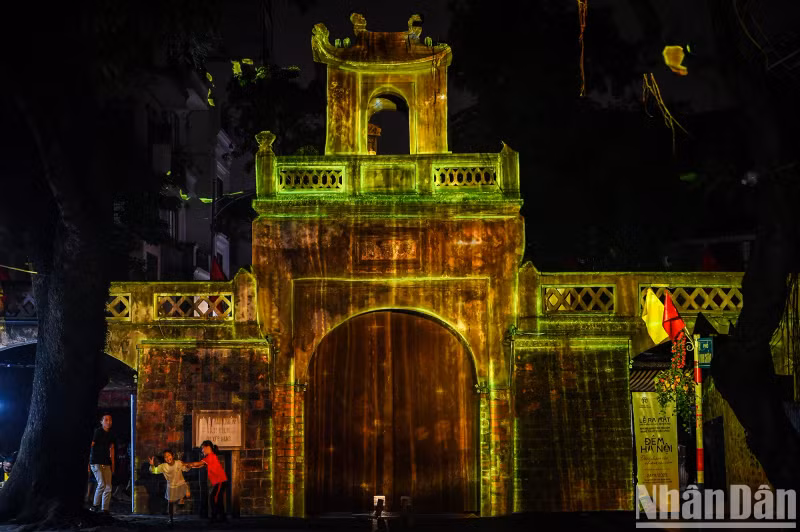 [In Pictures] Hanoi Night - Touching Point of Emotions ảnh 16