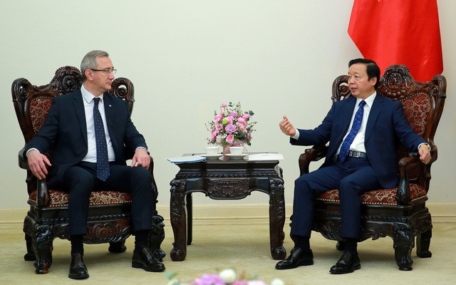 Deputy Prime Minister Tran Hong Ha meets with Governor of Russia’s Kaluga oblast Vladislav Valerievich Shapsha. 