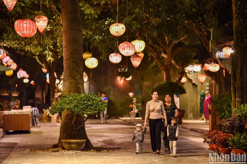 Hoa Lu Ancient Town was inaugurated on January 27, 2022. The project was built with the desire to introduce to visitors a traditional space of social and cultural life, customs and traditions of people in all parts of the country and recreate the history of Dai Viet from the 10th century.