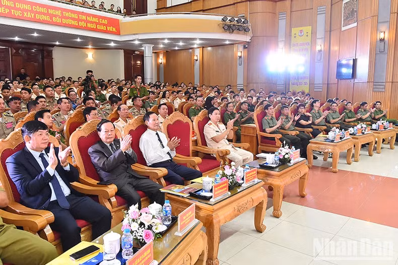 The ceremony is attended by leaders of the Ministry of Public Security and the academy’s students.