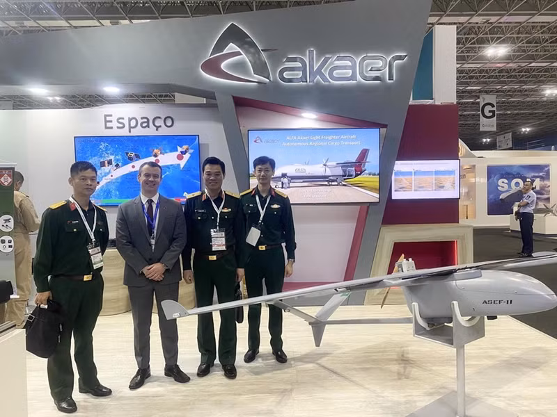 Vietnamese delegate at the LAAD 2023 Defence and Security international exhibition (Photo: VNA)