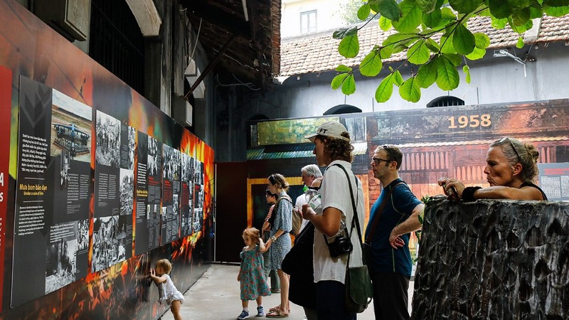 Hoa Lo Prison in Hanoi is an attractive destination for tourists from both at home and abroad. (Photo: by Thu Hien)