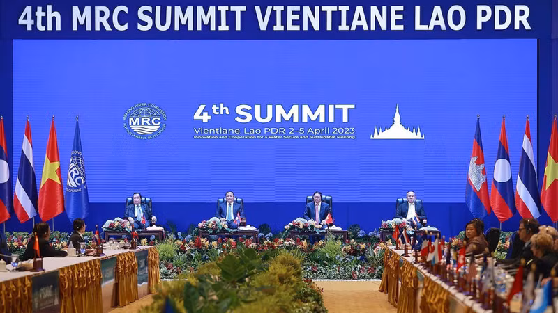 Prime Minister Pham Minh Chinh (third from left) at the event (Photo: VNA)