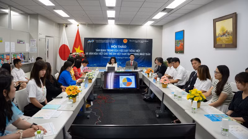 Participants in the workshop in Fukuoka prefecture on June 3 (Photo: VNA)
