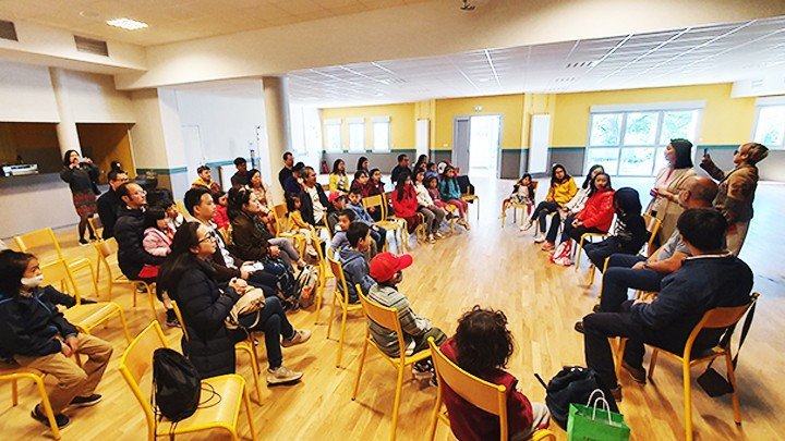 At a class of Canh Dieu group. 