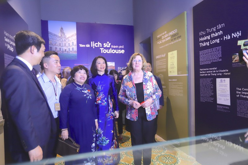 Visitors at the exhibition (Photo: NDO)