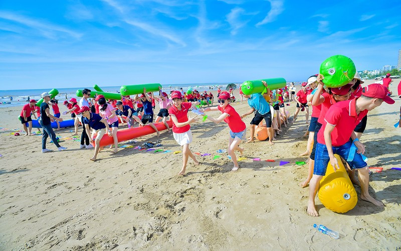 With dynamism, youth, passion for travelling and exploring new things, Vietnamese young people have updated a series of interesting travel trends. (Photo: Hue Vu)