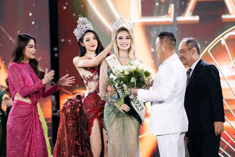 Winner of Miss Earth 2023, Drita Ziri, in the evening gown designed by Vietnamese designer Nguyen Minh Tuan. (Photo courtesy of the designer)