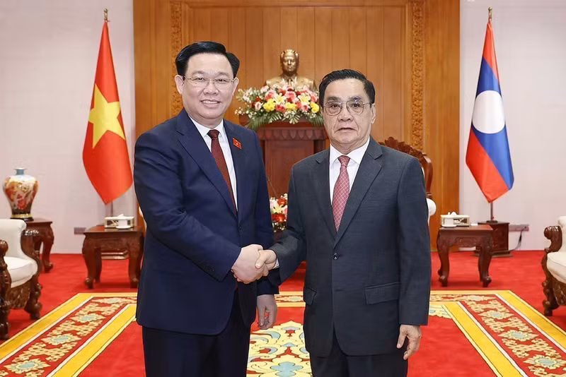 NA Chairman visits former Lao leaders ảnh 1 NA Chairman visits former Lao leaders ảnh 1