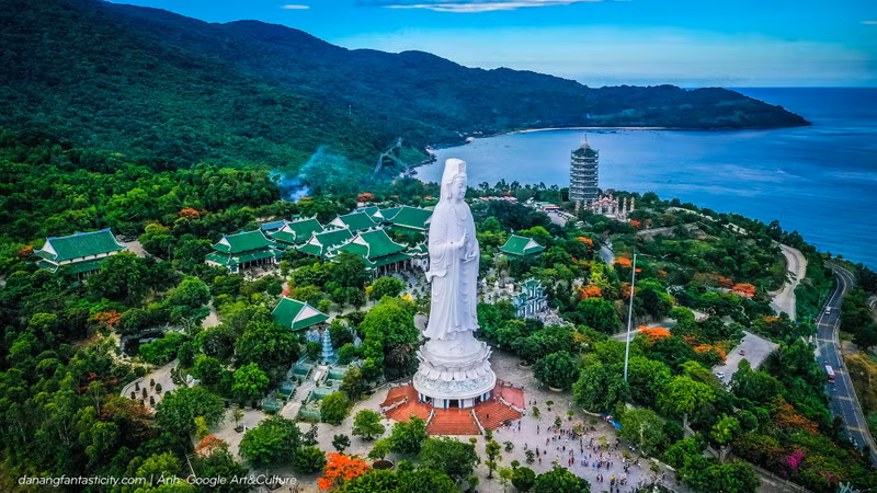 Linh Ung Pagoda is a popular tourist destination in Da Nang (Photo: danangfantasticity.com)