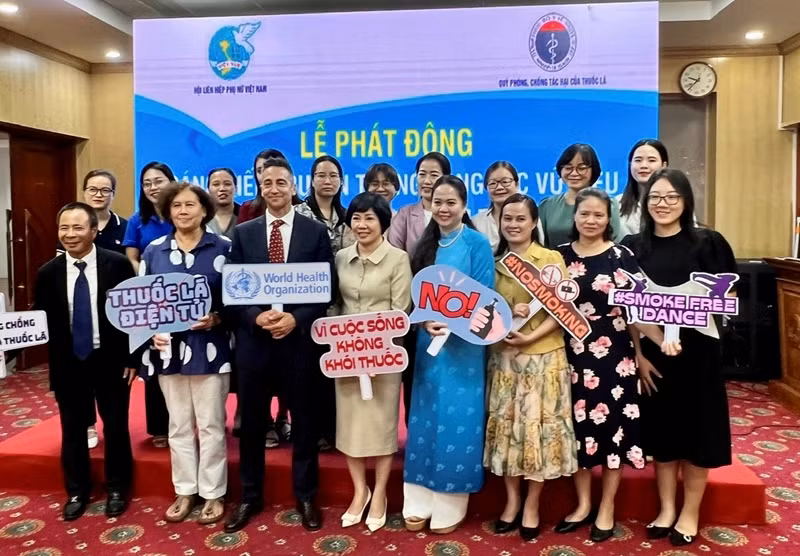Delegates at the launch ceremony (Photo: dangcongsan.vn)