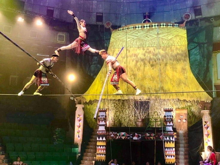An extract from the play Scenes from the circus play ‘Flame of Love in the Plateau’. (Photo: thethaovanhoa.vn)