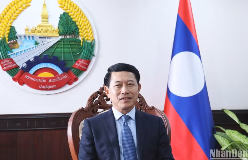 Lao Deputy Prime Minister and Foreign Minister Saleumsay Kommasith grants an interview to Vietna News Agency (Photo: NDO)