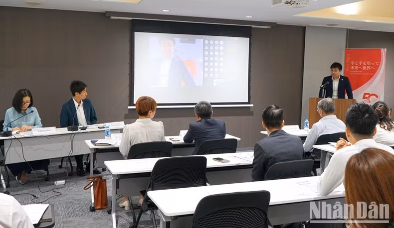 Overview of the workshop (Photo: TRUNG HUNG)